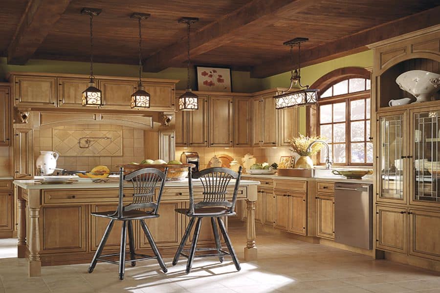 Modern kitchen using wooden cabinets