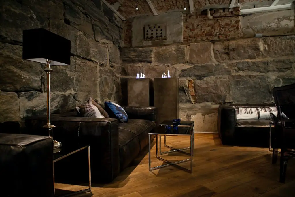 Living room with stone walls and leather sofas