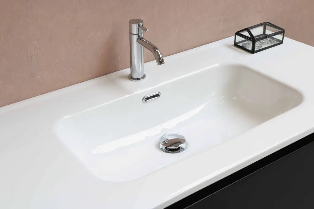 A simple faucet with small box